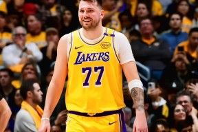 东契奇关键节点赛事规则更新，TL带队取胜！的简单介绍