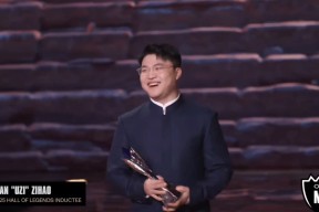 Uzi回归赛场，比分优势明显首场状态亮眼，热火观众沸腾！的简单介绍