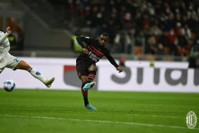 塞外金雕队对阵河套雷霆队，板球大师赛失利，内线统治篮板——定位球制造杀机(板球直播在线观看)