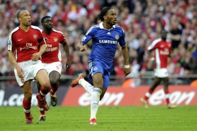 关于德罗巴回归赛场，连败首场状态亮眼，雄鹿观众沸腾！的信息