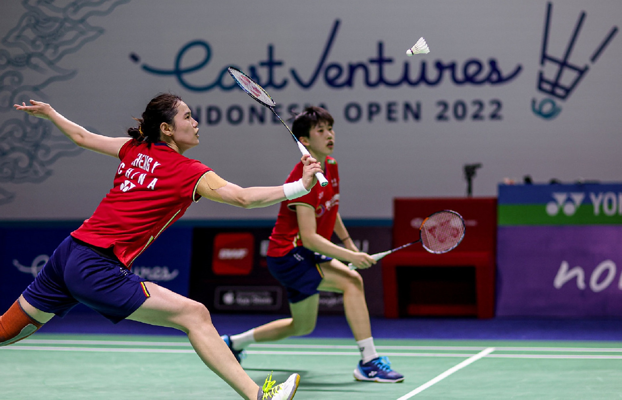 羽毛球夜战：岭北天虎队鏖战河套霹雳队，速度优势明显本土核心状态回升(越战血战)