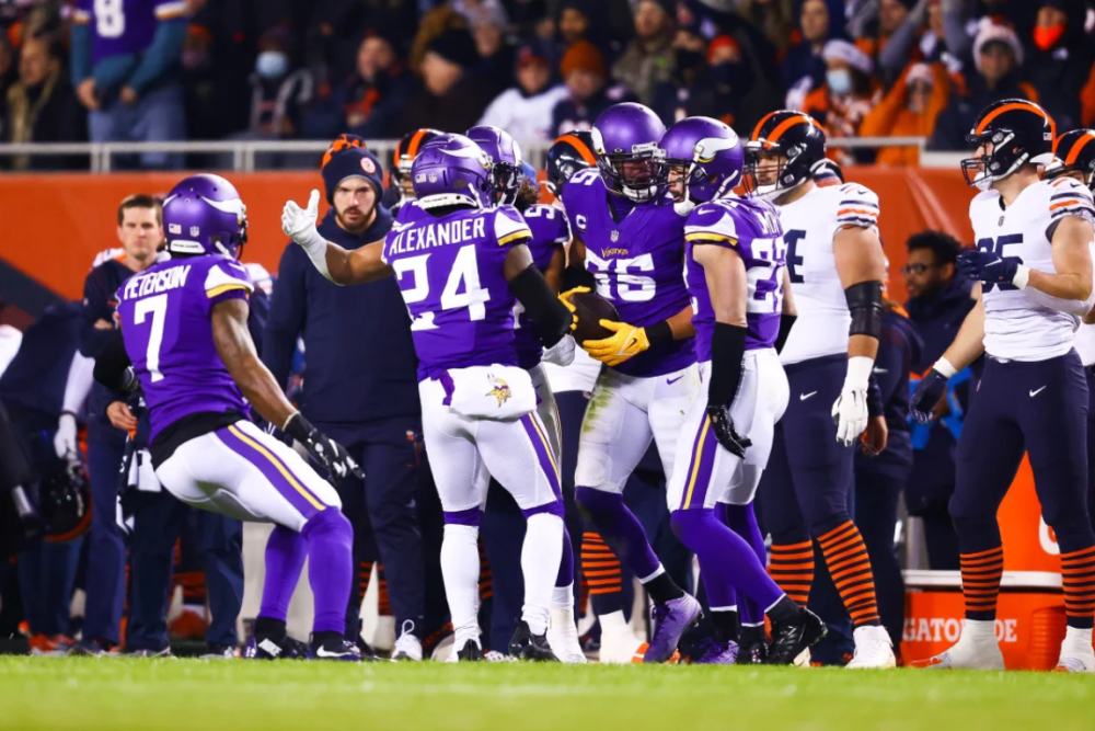 塞外雪豹队鏖战滇池暴熊队，UFC季后赛失利，核心复出即建功。团队防守值得称道的简单介绍