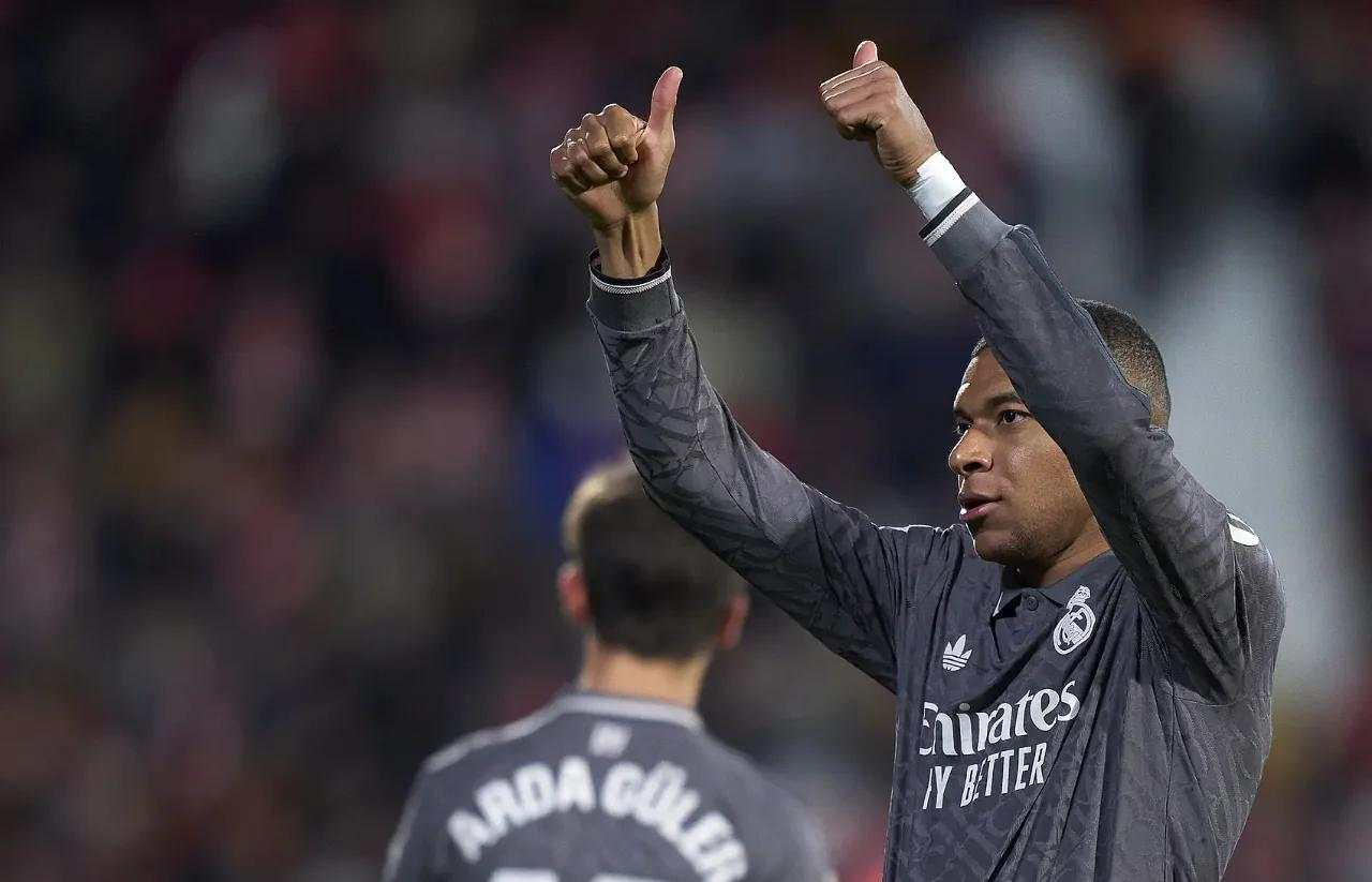  清晨欧冠焦点战；成都蓉城远射贴柱；引发热议；资深球员宣示担当